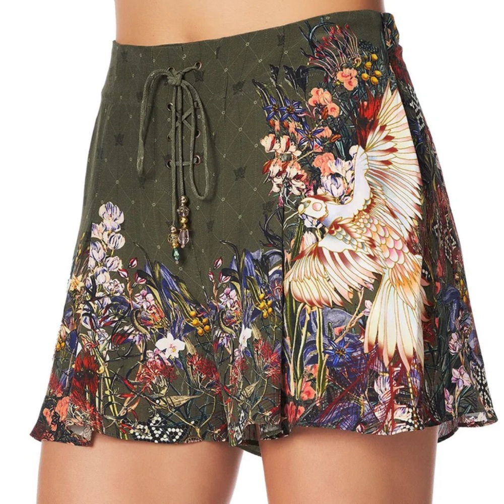 Camilla 100% silk Watchful Wings lace front shorts sz L